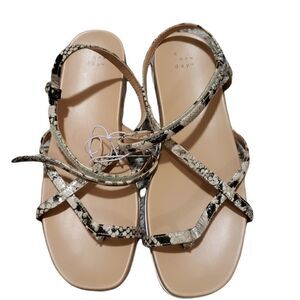 A new day Women's strappy Toe Loop  Sandals sz 10